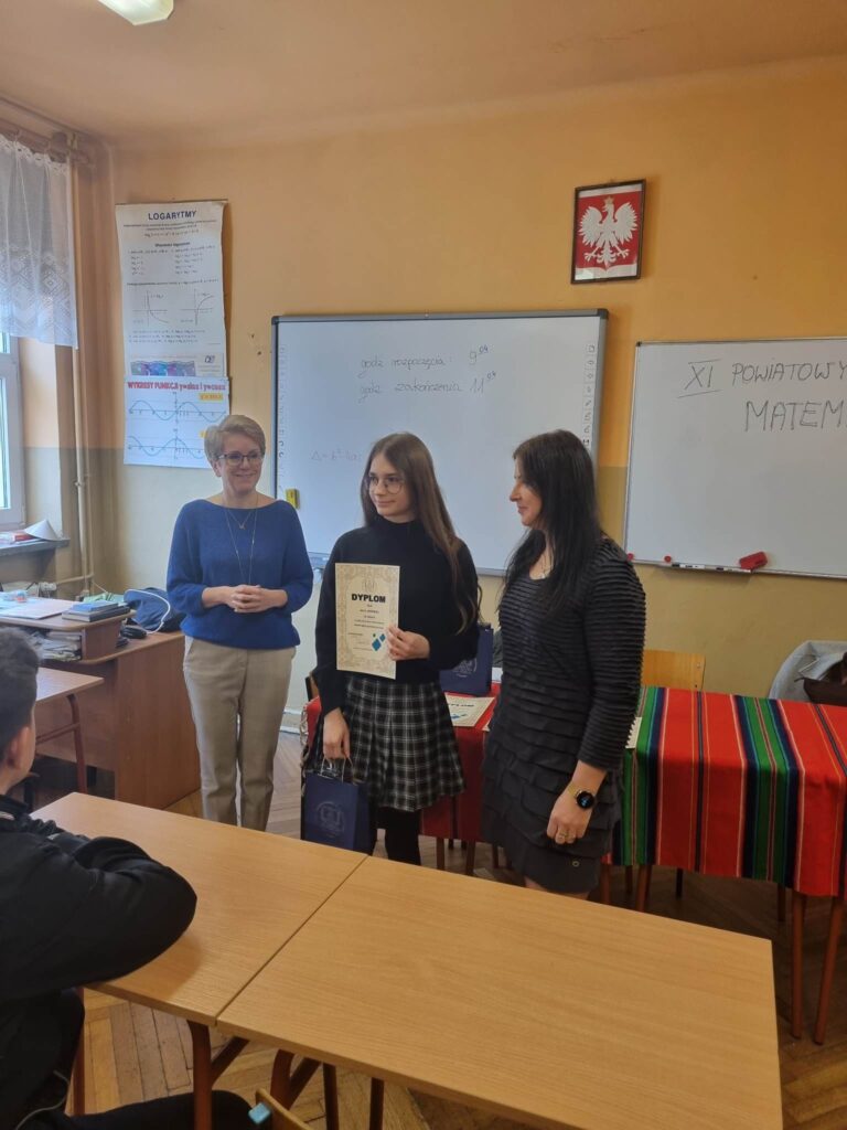 Julia Janicka z awansem do II etapu XI Powiatowego Konkursu Matematycznego