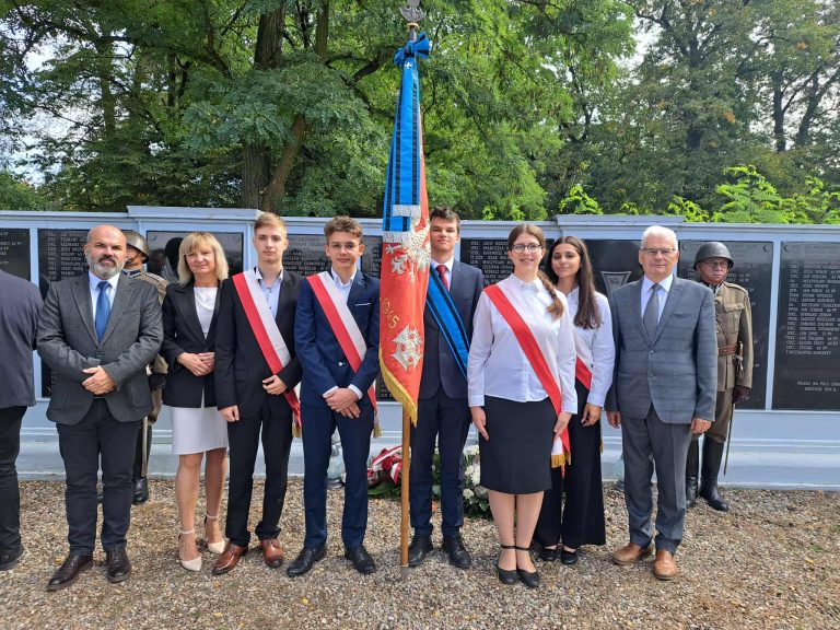 Delegacja szkoły na uroczystościach upamiętniających wybuch II wojny światowej