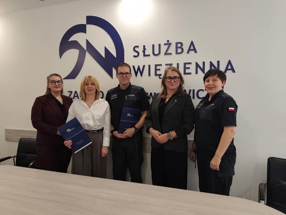 Porozumienie o współpracy między II LO w Łowiczu a Zakładem Karnym – wspólnie na rzecz profilaktyki i bezpieczeństwa