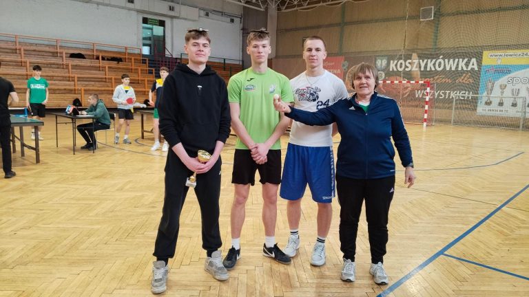 Powiatowa licealiada w tenisie stołowym zakończona sukcesem naszej szkoły