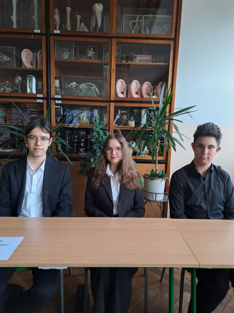 Zwycięstwo naszych uczniów w powiatowym konkursie „Z biologią na Ty”